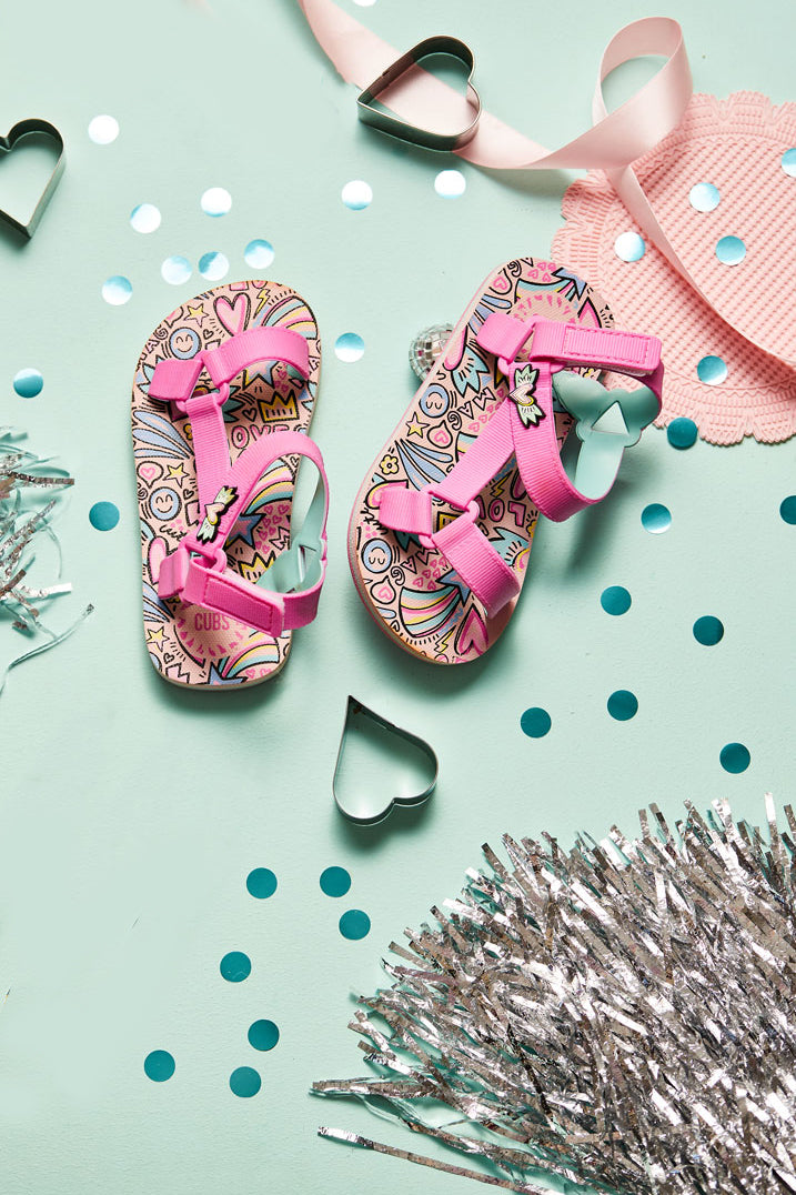 Girls’ sandal with heart and rainbow prints.